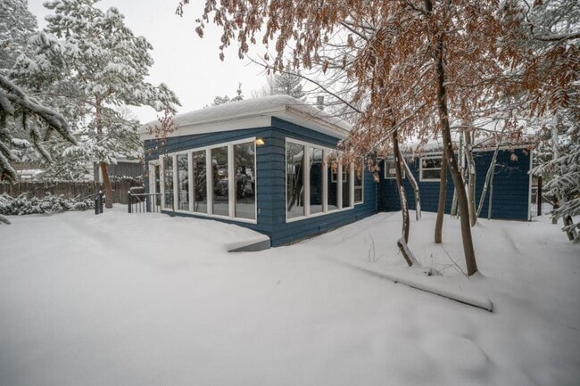 Building Photo - 225 E 25th St