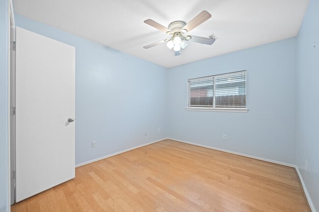 Building Photo - 11018 WARATH Oak Ct