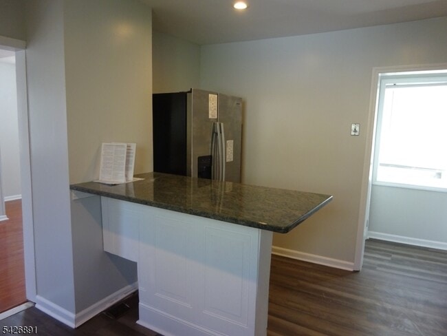 Building Photo - 94 S 21st Ave