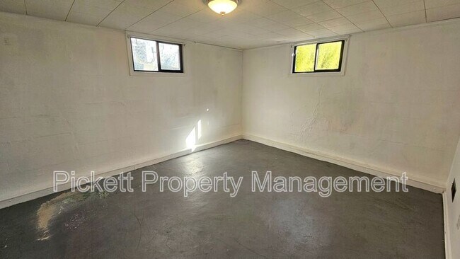 Building Photo - 2109 E Highlands St