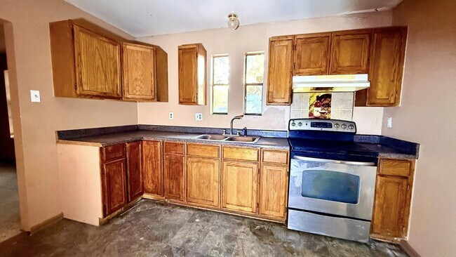 Building Photo - 1001 N Lost Creek Loop