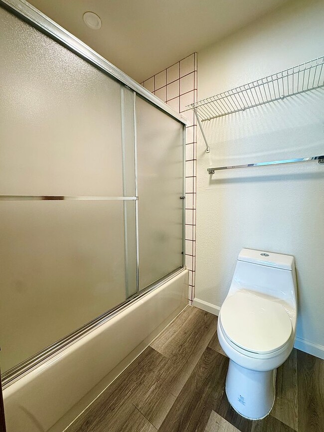 Building Photo - Beautifully Upstairs Condo at Ridgecrest Condominiums!! HOA Pool/Jacuzzi
