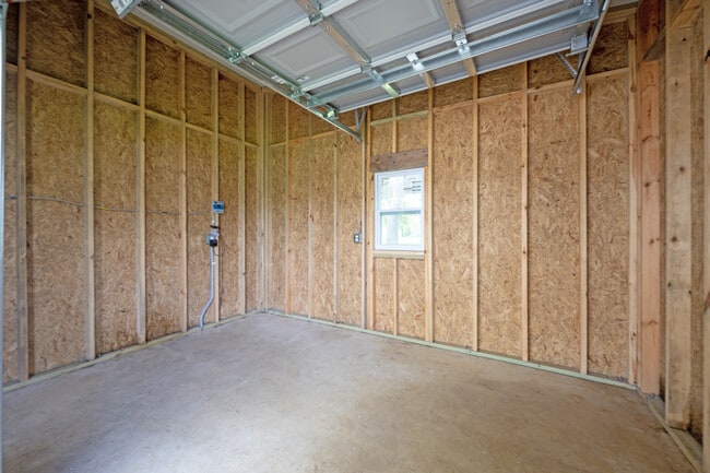 Building Photo - 1620 Killarney Ct