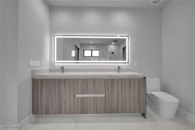 Building Photo - 436 NW 38th Ave