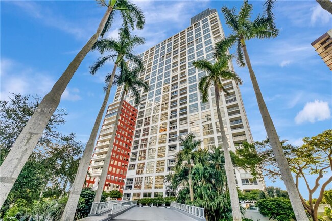 Building Photo - 1541 Brickell Ave