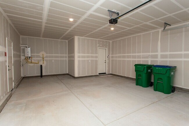 Building Photo - 6049 Red Sun Dr