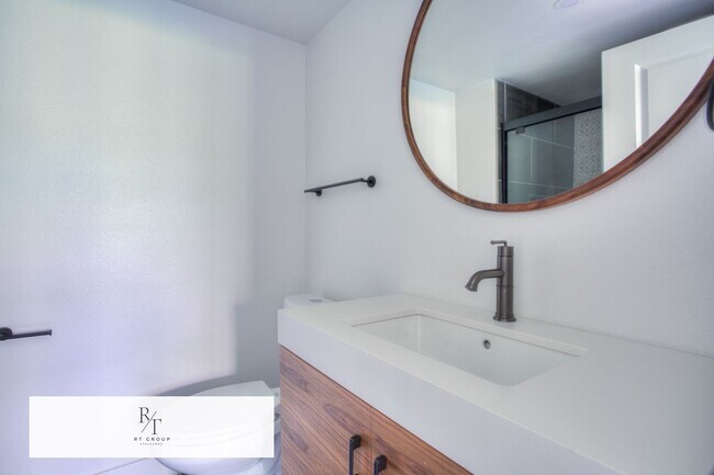 Building Photo - Fully Upgraded Spacious 3-Bedroom Unit in Prime Arcadia Location