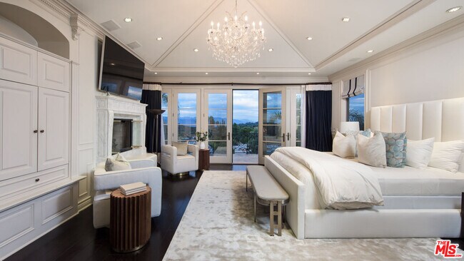 Building Photo - 3016 Elvido Dr