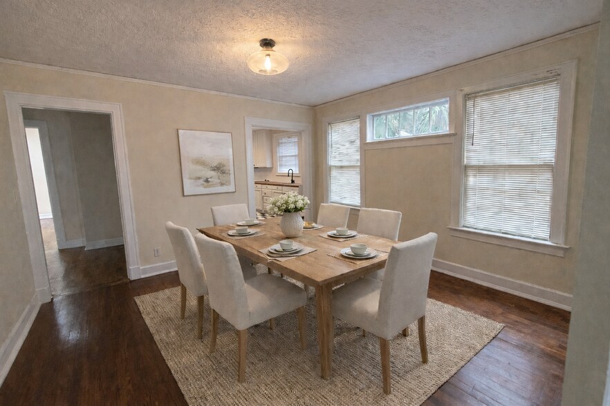 Formal Dining Room - 2589 Park St
