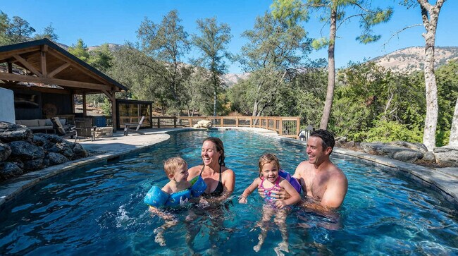 Building Photo - 43620 Washburn Dr