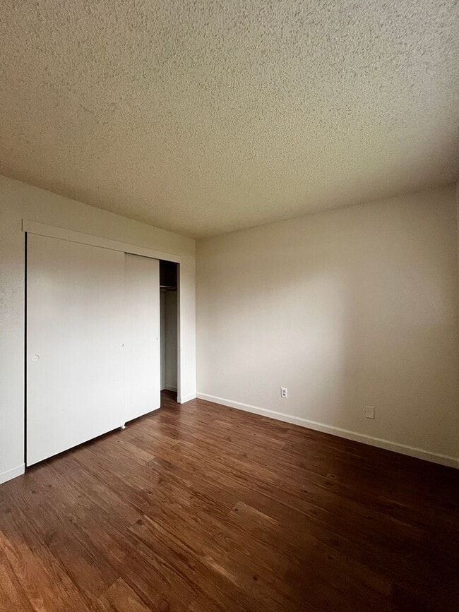 Building Photo - 1160/1162 Lisa Court