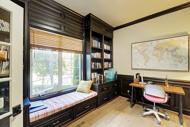 Building Photo - 5Bd/4.5Ba Sammamish Home