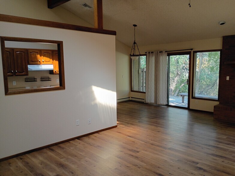 Building Photo - 636 Horizon Dr