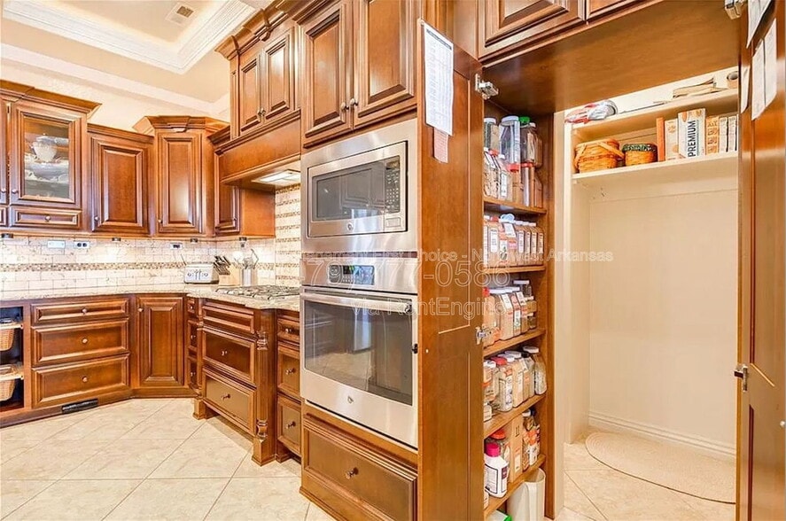 Building Photo - 2705 SW Glenn Ridge Rd