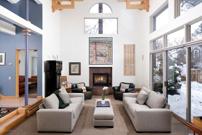 Building Photo - West End Aspen Home