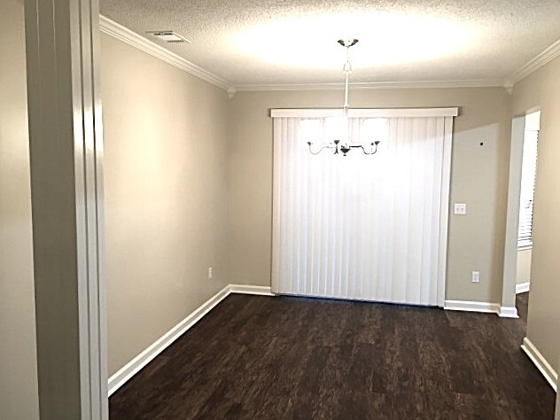 Building Photo - 8 Otter Creek Dr