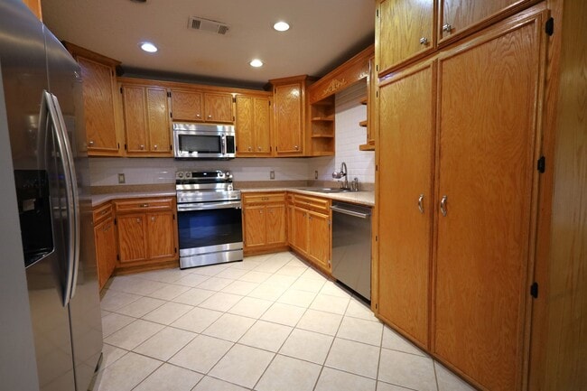 Building Photo - 93 Slosh Ln