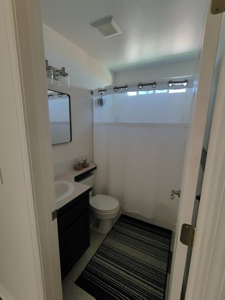 Building Photo - 955 Pheasant Ct