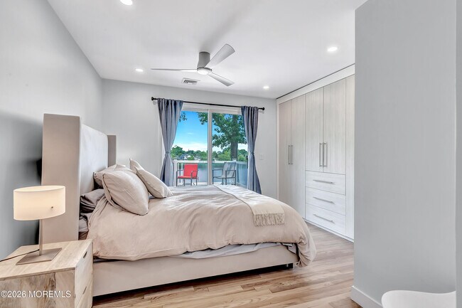 Building Photo - 637 Beacon Blvd