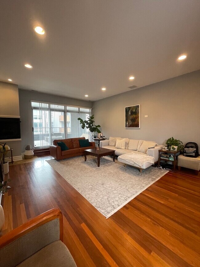 Building Photo - 1746-52 W North Ave