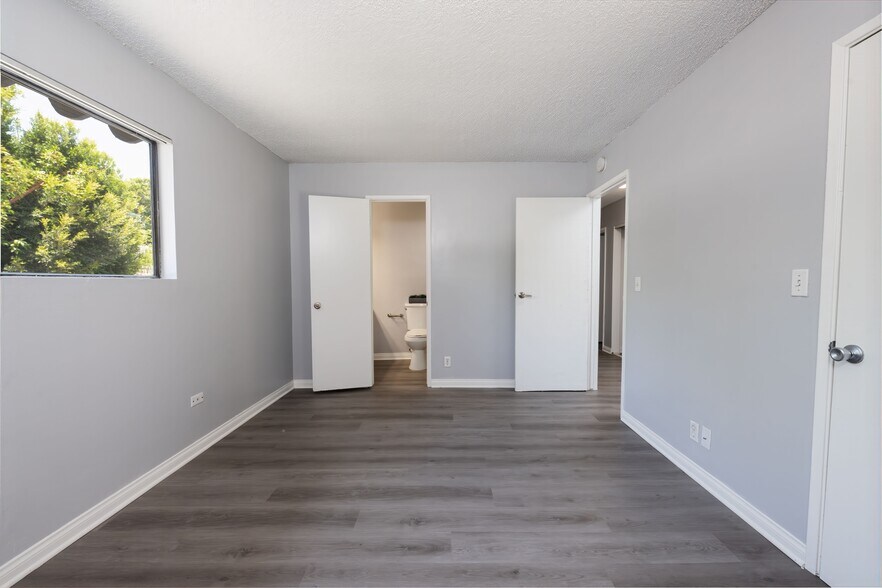 Building Photo - Hacienda Villas Apartments