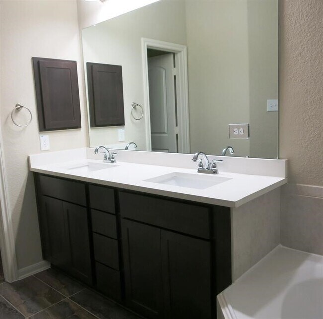 Building Photo - 219 Biltmore Loop