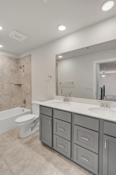 Building Photo - 15607 Ellinger Dr