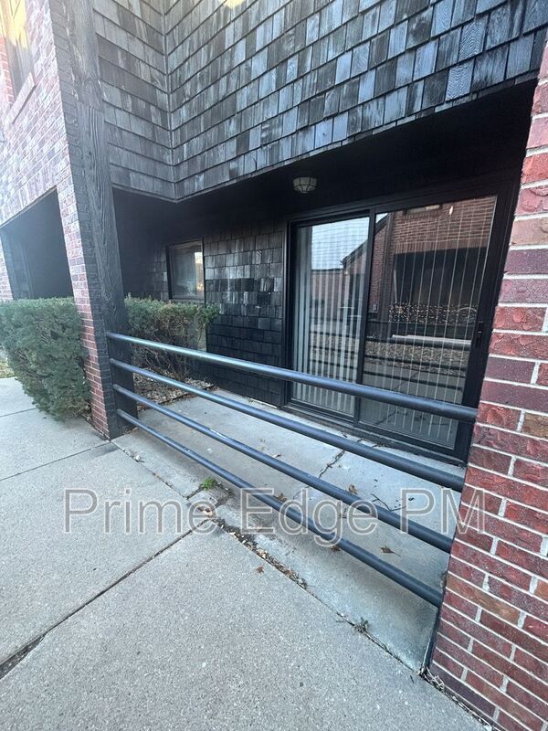 Building Photo - 1841 Ridgehaven Ct