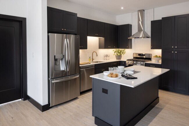 Building Photo - 2 bedroom / 2 bathroom apartment at Waterm...
