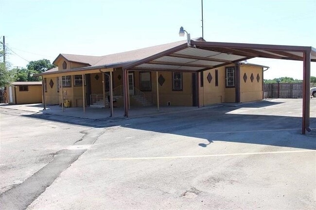 Building Photo - 1902 Alderete Ln