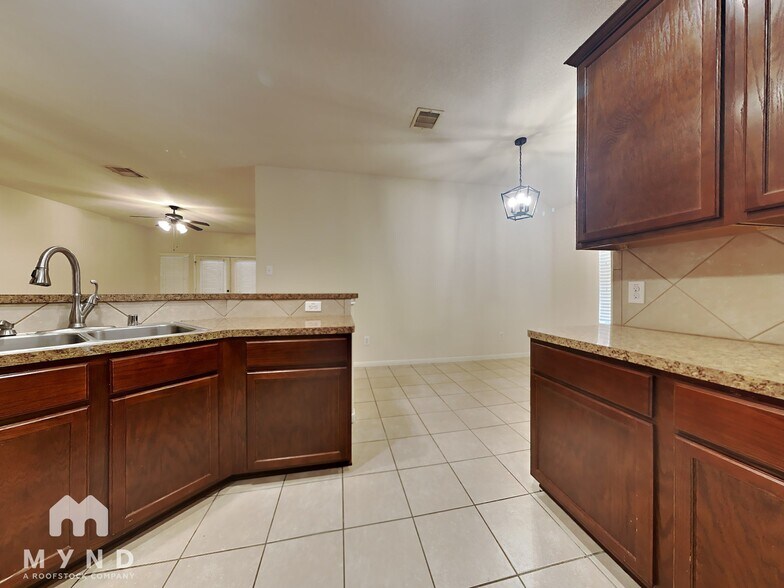 Building Photo - 2711 Lexington Park Dr