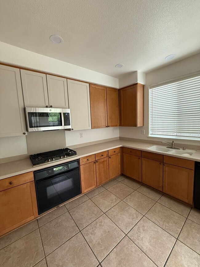 Building Photo - 505 Flora Spring Ct