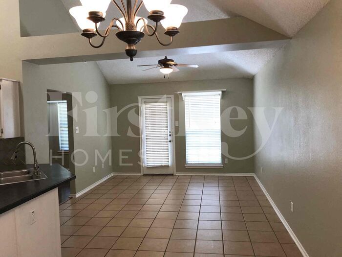Building Photo - 1417 Highland Dr