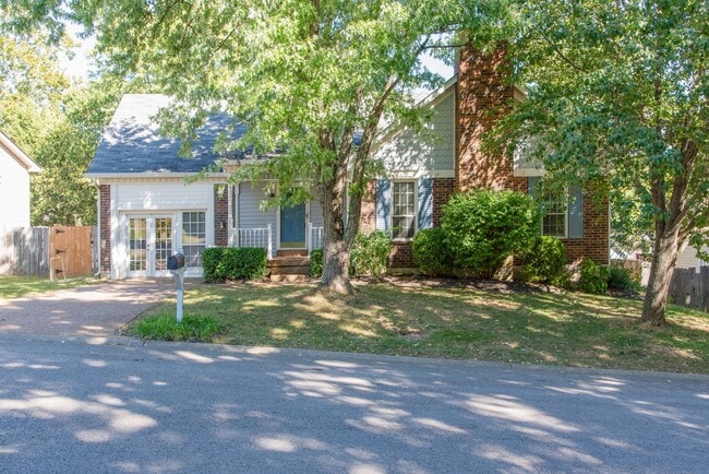 Primary Photo - 3 Bed 2 Bath w/bonus room and fence for $2...