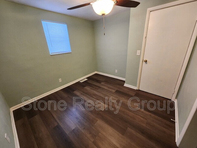 Building Photo - 3877 E Beulah Ave