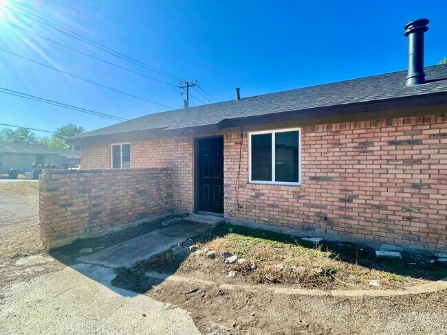 Building Photo - 1118/1120 Hazelton