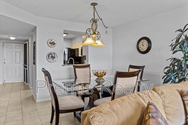 Building Photo - 900 Cove Cay Dr