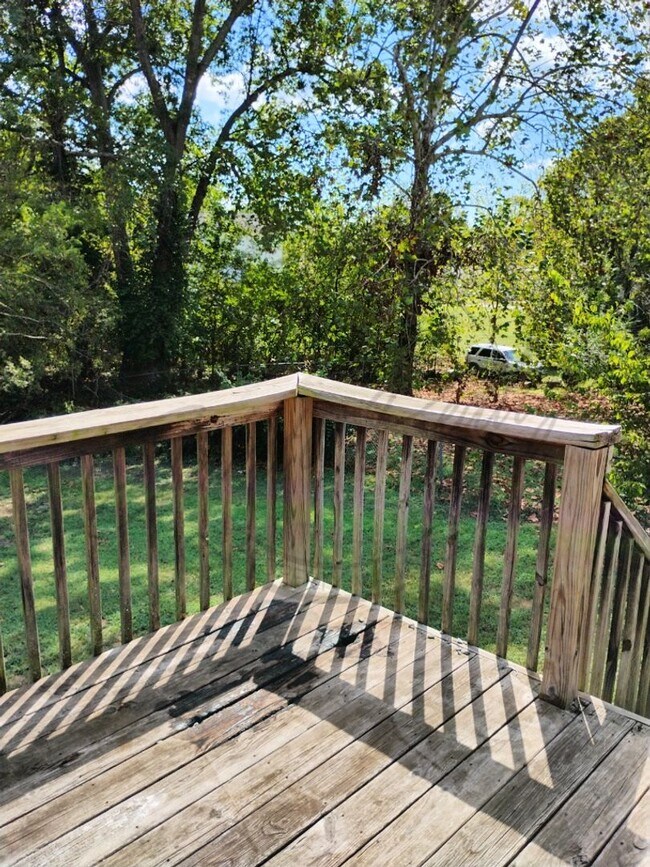Building Photo - Two Bedroom Townhouse in North Nashville!