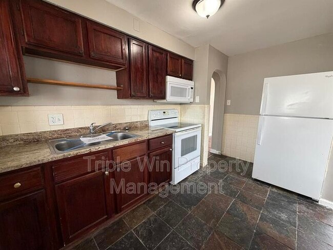 Building Photo - 8333 Whitewater Dr