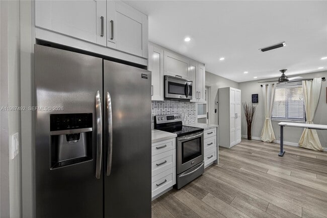 Building Photo - 371 SE 3rd St