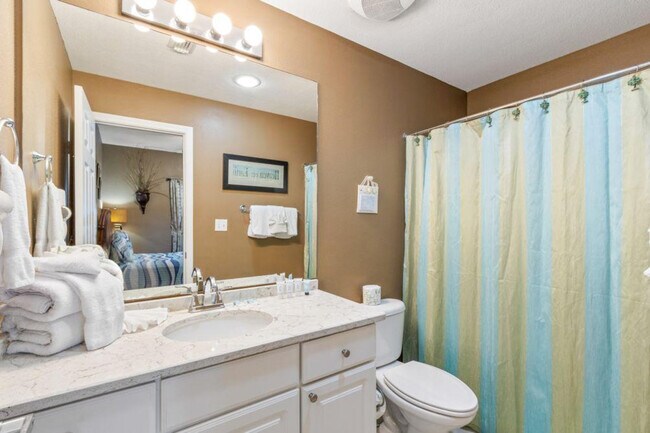 Building Photo - 365 E Beach Blvd