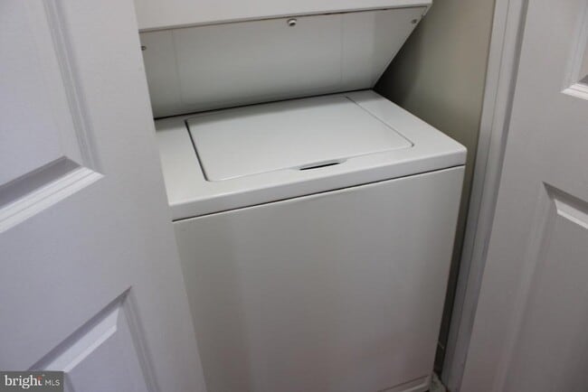 Building Photo - 777 7th St NW