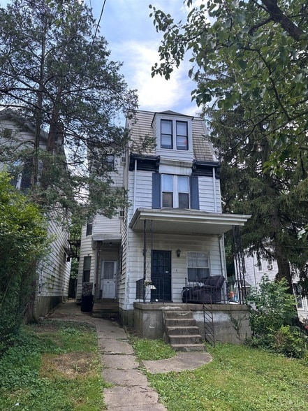 Primary Photo - 623 Riddle Rd