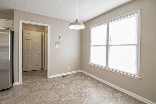Building Photo - 3417 E Henderson Way