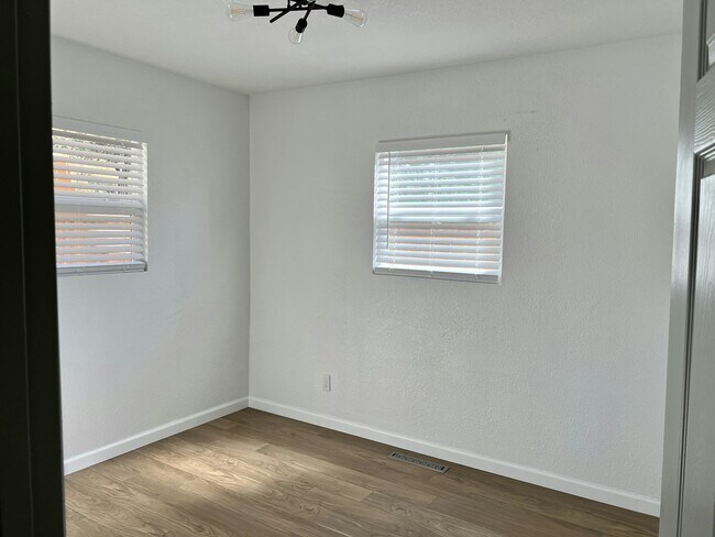 Building Photo - 220 W Ramona Ave
