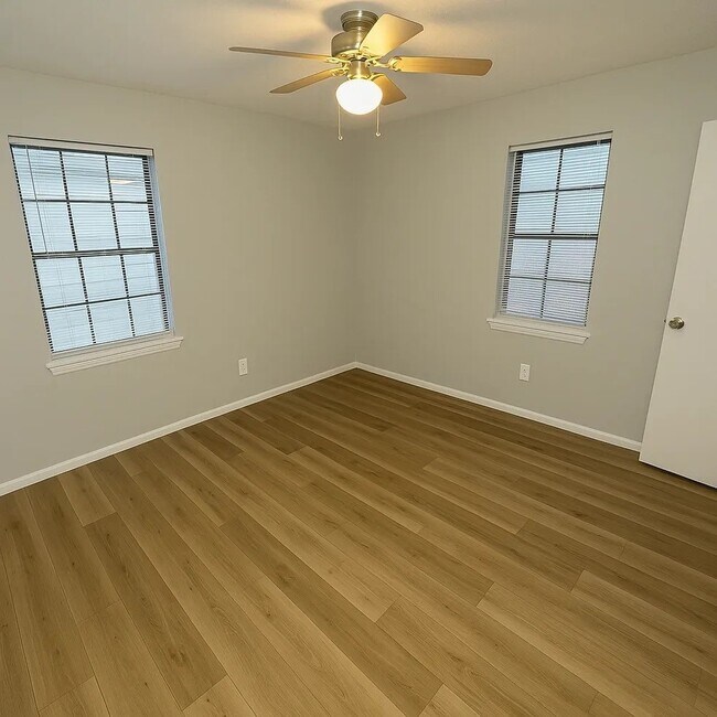 Building Photo - 3314 N MacGregor Way
