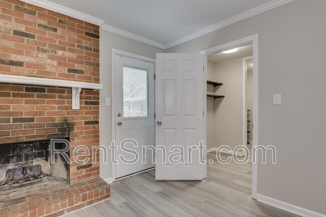 Building Photo - 250 Almon Ct