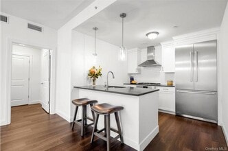 Building Photo - Byron