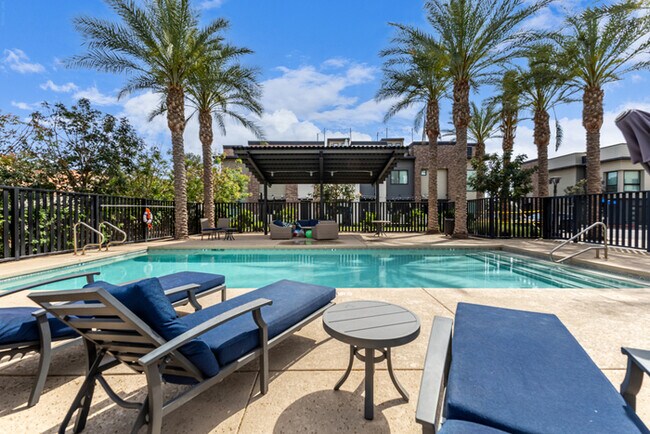 Building Photo - 164 E Lexington Ave