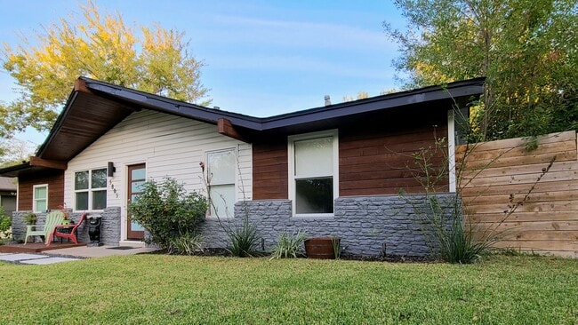 Building Photo - 5805 Blythewood Dr